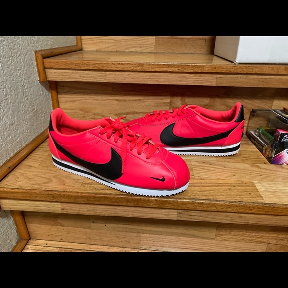 nike cortez overbranding